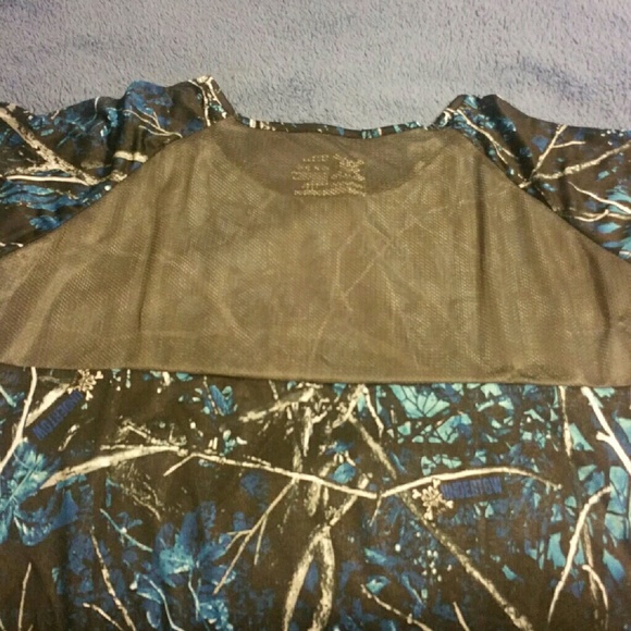 REDUCED💎NWT VENTED HALF BACK CAMO SHIRT - Picture 2 of 3