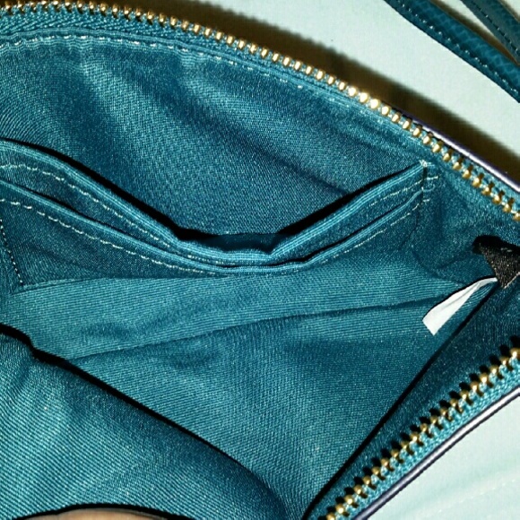 NEW...Coach Cross Grain Leather Wristlet   NWT - Picture 3 of 4