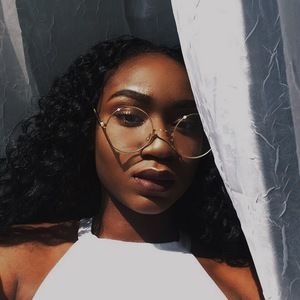 Meet your Posher, Chinelo