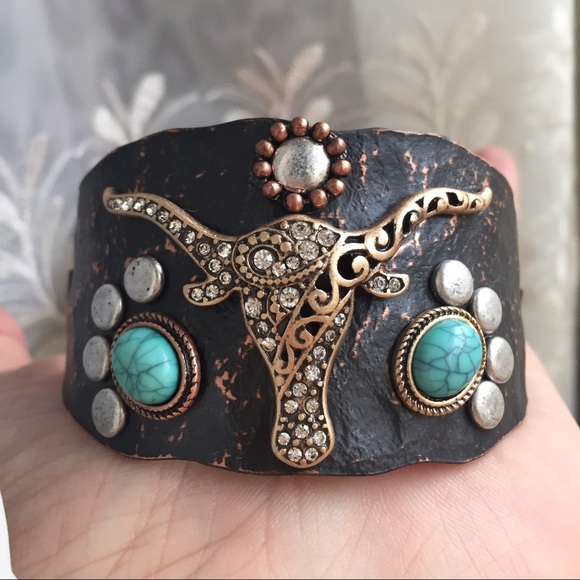 Aged Copper Style Longhorn Bracelet - Picture 4 of 4