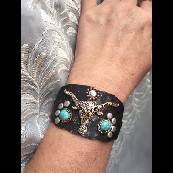 Aged Copper Style Longhorn Bracelet - Picture 3 of 4