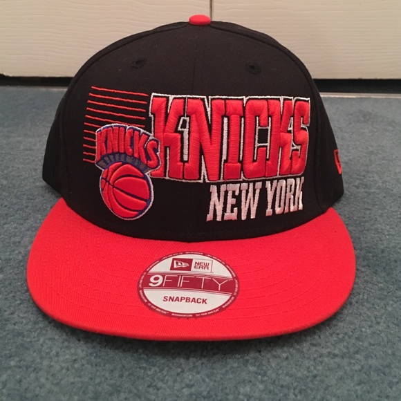 Black New York knicks hat ( SnapBack)