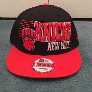 Black New York knicks hat ( SnapBack)