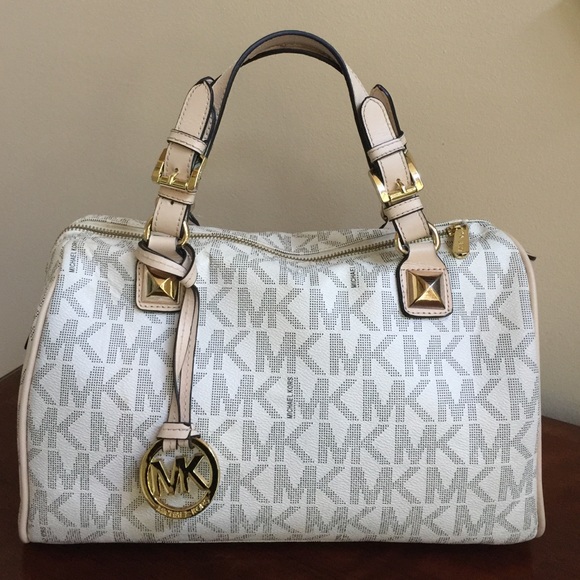 Michael Kors signature purse   Cute!