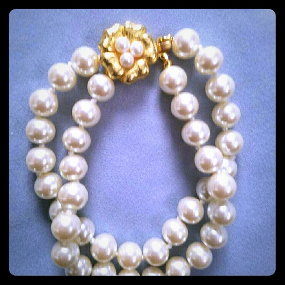 Pearl set necklace and bracelet