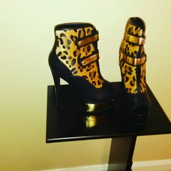 Women's shoes