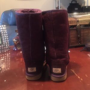 Uggs boots purple sizes 8 . Great condition