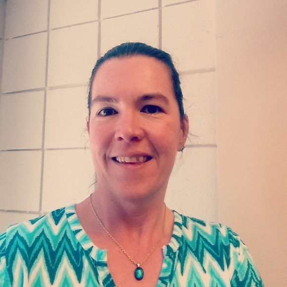 Meet your Posher, Angie - Picture 2 of 2