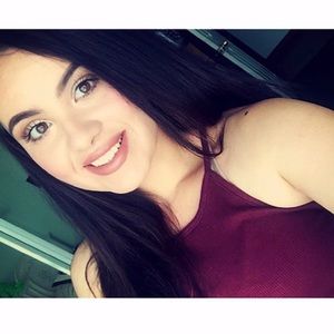 Meet your Posher, Yesenia