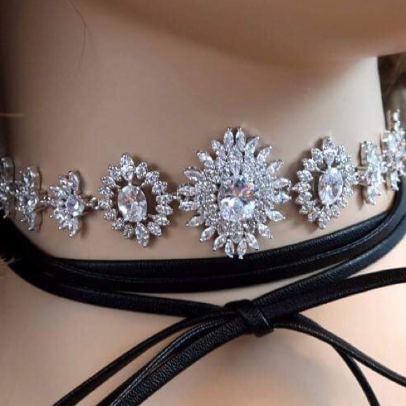 1 LEFT Cubic Zirconia Tie Wrap Choker Necklace - Picture 2 of 2