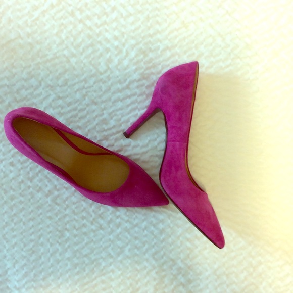 Shoes - Picture 1 of 4