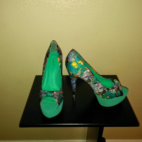 Women's shoes