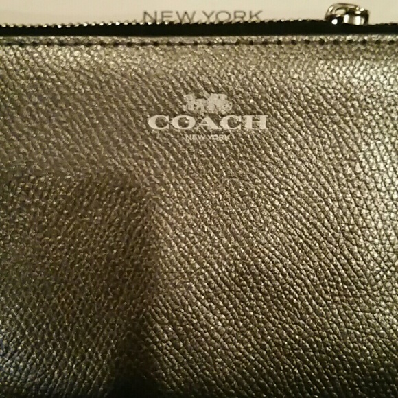 Coach wristlet - Picture 2 of 4