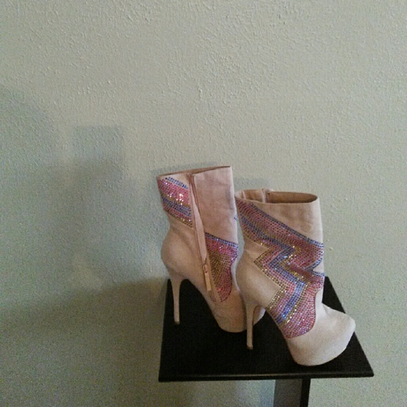 Women's shoes