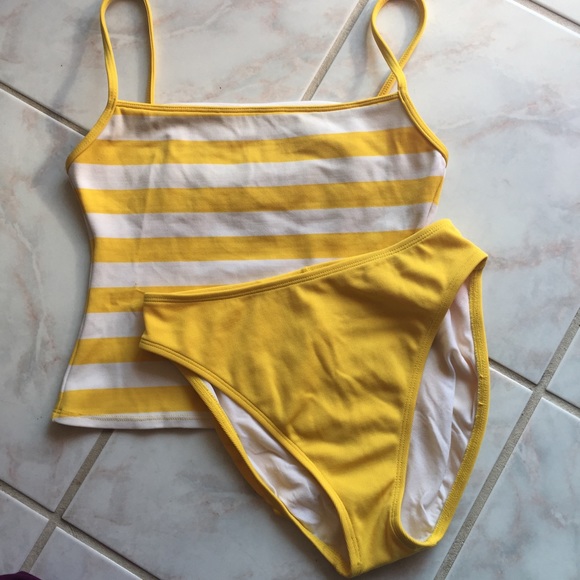 La Blanca size 10 yellow stripe