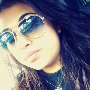 Meet your Posher, Aylin