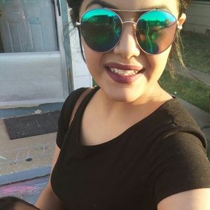 Meet your Posher, Beatrice