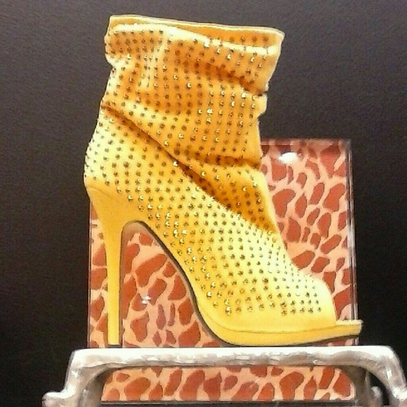 Women's shoes