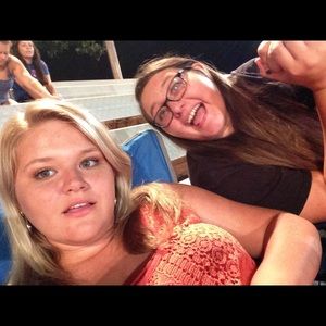 Meet your Posher, Lorie