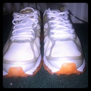 White orange Nike air max