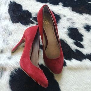 VINCE CAMUTO suede pumps