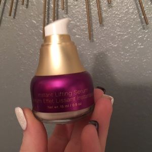 Younique instant lift serum