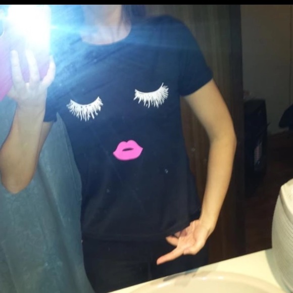 Graphic Tshirt Eyelash Lip Top Black Print Tee - Picture 3 of 3