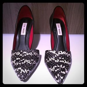Steve Madden black and white pumps