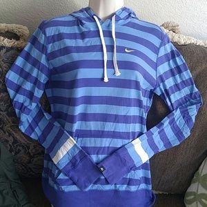 Nike hooded drawstring long sleeve shirt