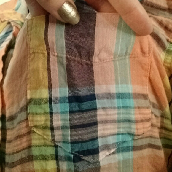 🍁 Plaid Button Down 🍁 - Picture 2 of 3