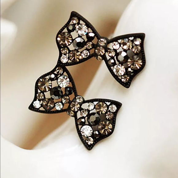 ❤️Crystal Bow Earrings❤️ - Picture 2 of 2