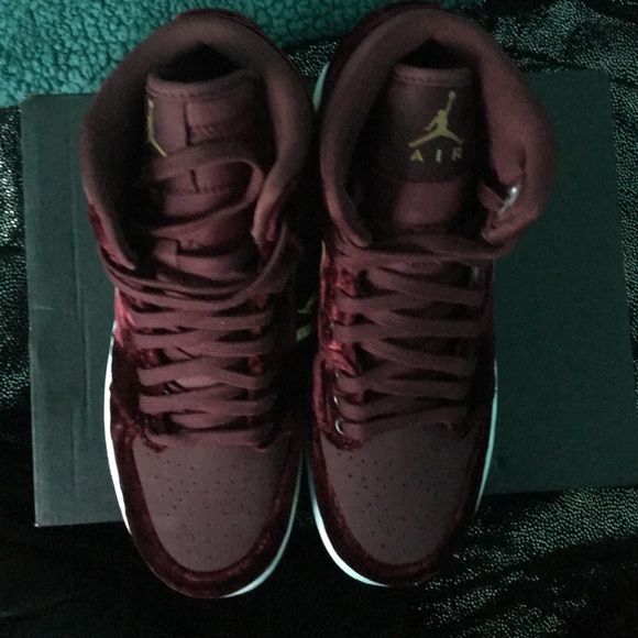 New Nike Air Jordan 1 "Heiress Night Maroon" - Picture 2 of 4