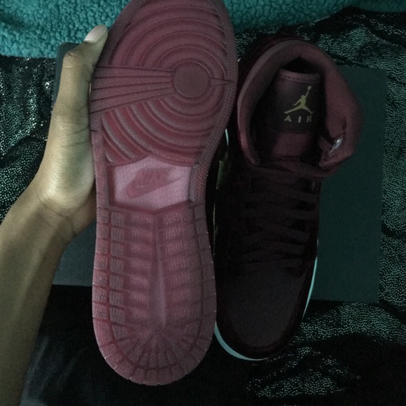 New Nike Air Jordan 1 "Heiress Night Maroon" - Picture 3 of 4