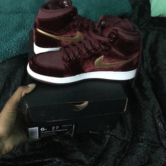 New Nike Air Jordan 1 "Heiress Night Maroon" - Picture 4 of 4