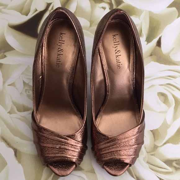 NWOT • Kelly & Katie Bronze Heels • ❣️ - Picture 2 of 4