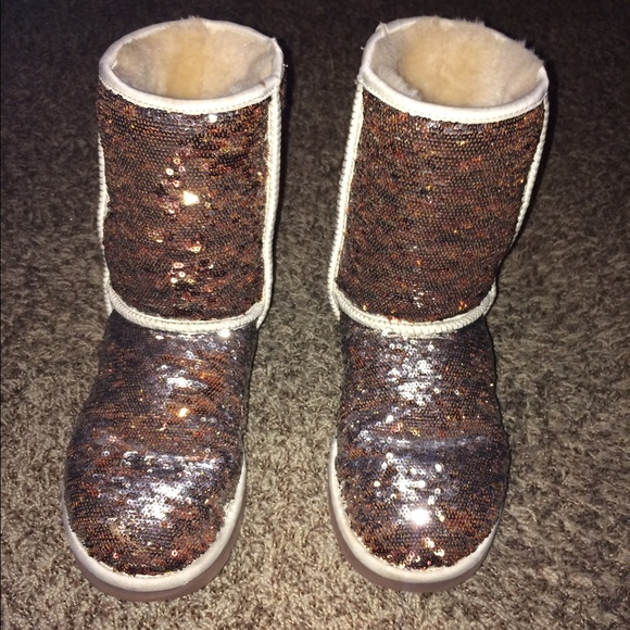 Color Changing Uggs - Picture 1 of 4