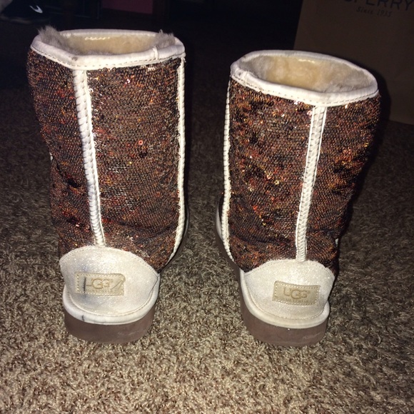 Color Changing Uggs - Picture 2 of 4