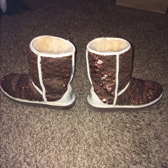 Color Changing Uggs - Picture 3 of 4