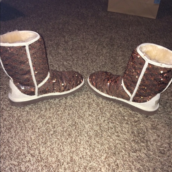 Color Changing Uggs - Picture 4 of 4