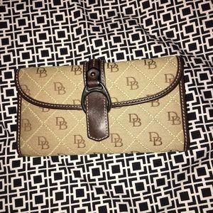 "Dooney & Bourke" wallet