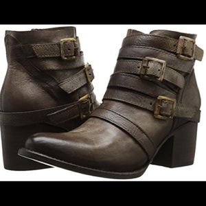 Freebies by Steven Santo Stone Size 9