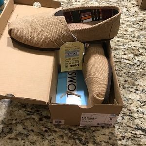Tom's women's classic shoes