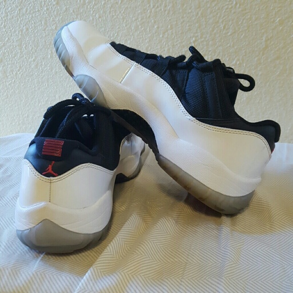 Jordan XI Tuxedo Low size 8.5 men's