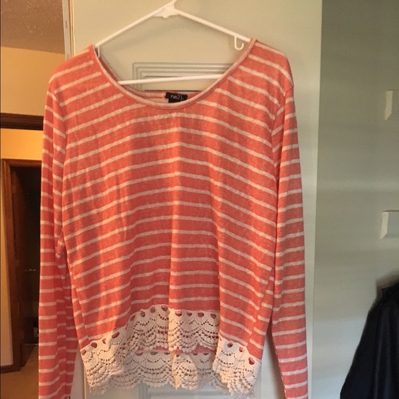 Tops - Rue 21 cropped shirt