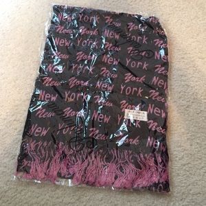 Brand new New York scarf