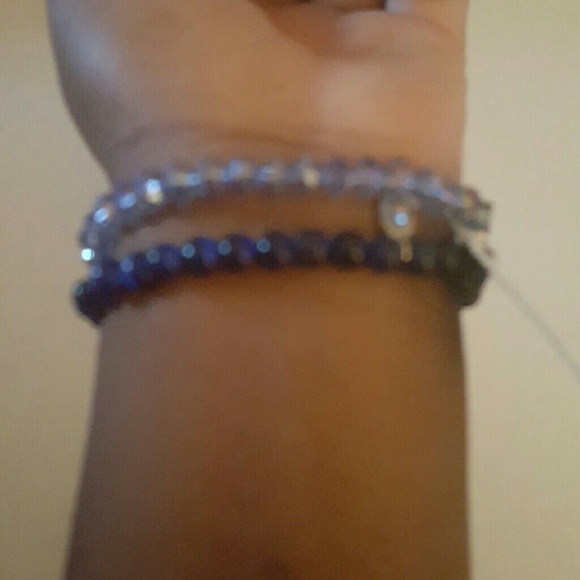 2 bracelets - Picture 2 of 2