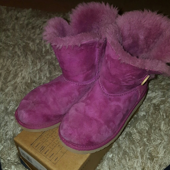 bailey bow uggs size 8 bailey bow uggs size 8
