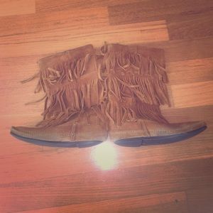 Brown fringe moccasin boots