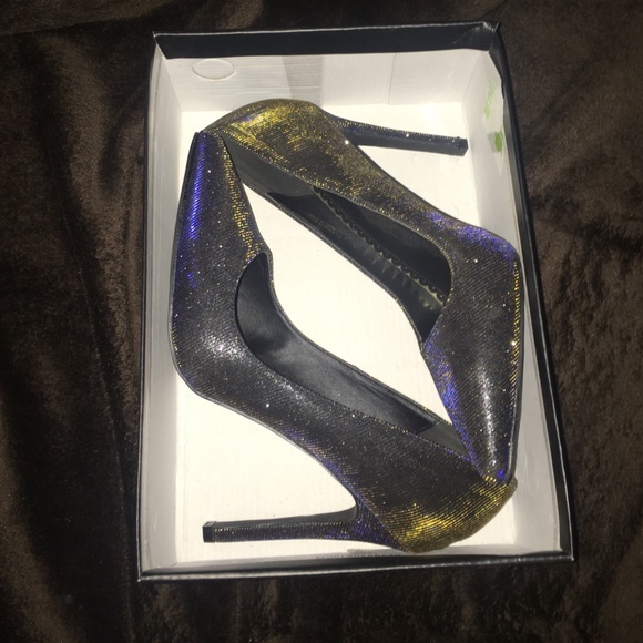 Multi colored iridescent black pumps