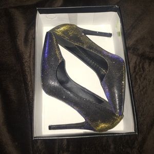 Multi colored iridescent black pumps